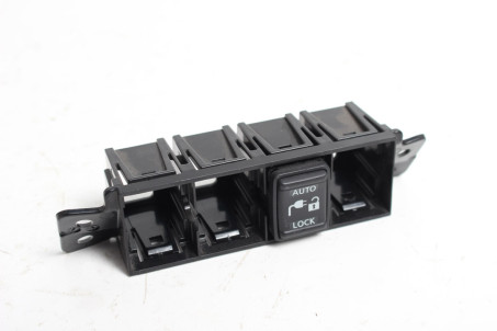 Кнопка блокировки зарядного порта Nissan Leaf 2010-2017 251B53NF0A (80835)