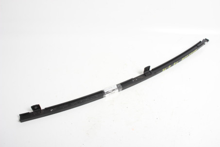 Направляющая стекла передней левой двери (передняя) Suzuki SX-4 s-cross 2013- 8172061M00 (81028)