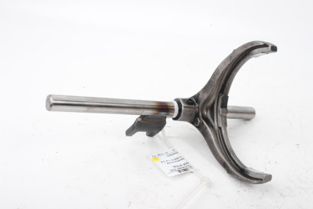 Вилка переключения передач 2.0 МКПП Mitsubishi Outlander (CU) 2003-2008 MD746220 (81654)