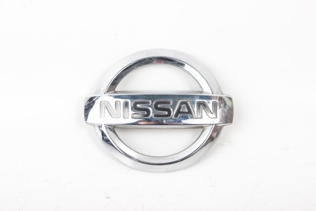 Емблема на кришку багажника Nissan Note (E11) 2006-2013 90890AU400 (81700)