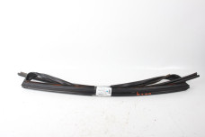 Уплотнитель заднего центрального стекла Mitsubishi L200 2005-2015 MN146093 (82529)