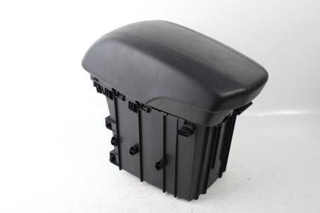 Подлокотник кожа верхняя часть 15- Kia Ceed (JD) 2012-2019 84660A2900WK (82571)