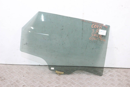 Стекло двери заднее правое универсал оригинальная тонировка Kia Ceed (JD) 2012-2019 83420A2210 (82629)