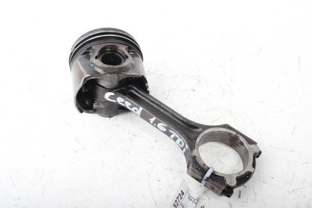 Шатун вместе с поршнем 1.6 TDI 15- Kia Ceed (JD) 2012-2019 235102A300 (82724)