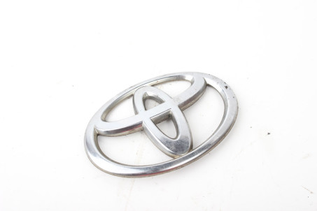 Эмблема на крышку багажника Toyota Corolla E15 (E150) 2007-2013 7543102040 (82754)