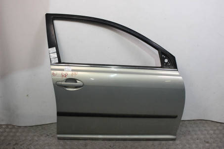 Дверь передняя правая дефект Toyota Avensis T25 (T250) 2003-2009 6700105050 (82798)