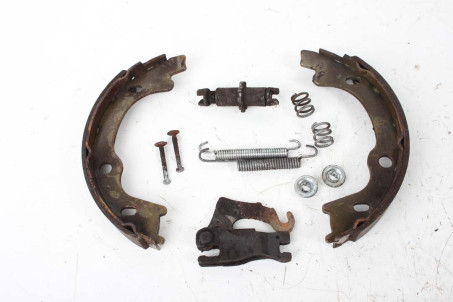 Механізм гальмівний лівий Hyundai I30 (FD) 2007-2012 582501H000 (83907)