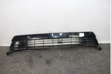 Решітка в бампер нижня дефект 12- Toyota Prius (ZVW35) 2009-2015 5310247080B1 (84276)