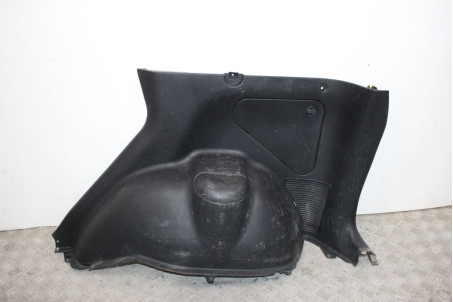 Обшивка багажника права Mitsubishi Space Star 1998-2005 MR609167 (84343)