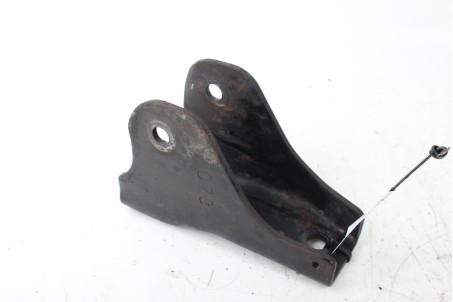 Кронштейн подушки двигуна передній 1.8 Mitsubishi Space Star 1998-2005 MD761073 (84360)