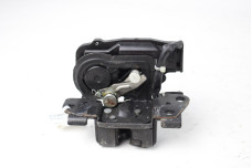 Замок кр. багажника дефект Toyota Prius (ZVW35) 2009-2015 6935047020 (84630)