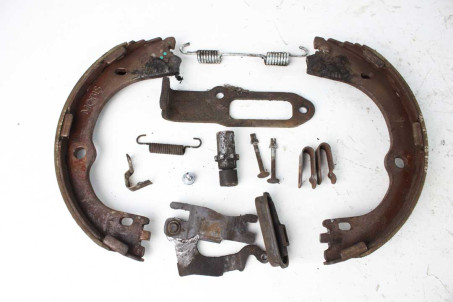 Механізм гальмівний лівий Kia Sportage (QL) 2015-2021 58250D7000 (84831)