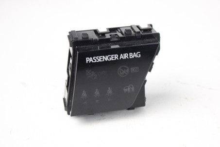 Индикатор ремней безопасности Toyota Corolla E16 (E160) 2013-2018 8395002230 (84999)