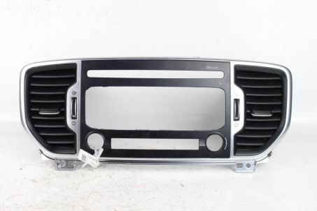 Дефлектор торпедо центральний Kia Sportage (QL) 2015-2021 84740F1010SA1 (85085)