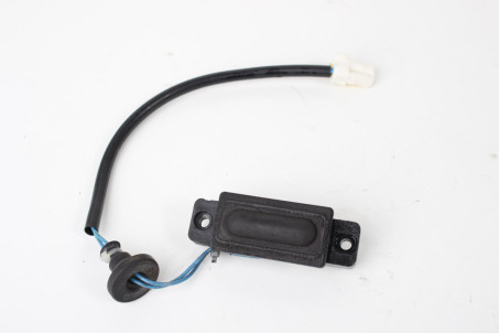 Кнопка кр.багажника Suzuki Vitara (LY) 2015- 8394480J00 (86400)