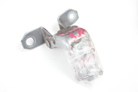 Петля двери задней правой низ Suzuki Vitara (LY) 2015- 6943068LA0 (98280)