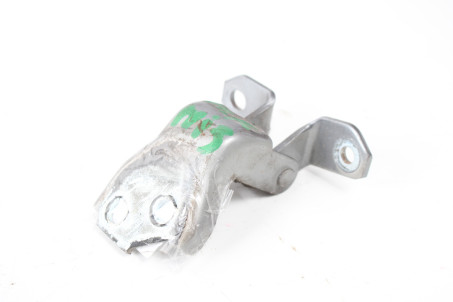 Петля двери передней правой низ Suzuki Vitara (LY) 2015- 6933068LA0 (98338)