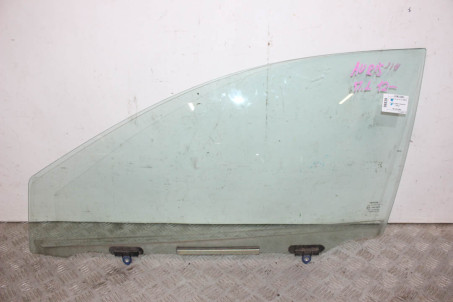 Скло двері переднє ліве Toyota Auris 2012-2020 6810202360 (98839)