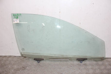 Скло двері переднє праве Toyota Auris 2012-2020 6810102360 (98855)