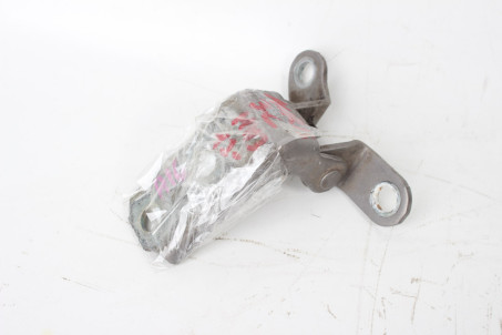 Петля двери задней левой низ Toyota Auris 2012-2020 687800H010 (99920)