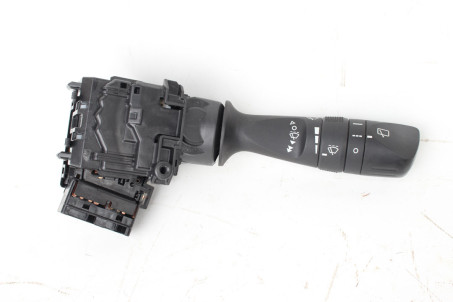 Перемикач підрульовий правий Toyota Auris 2012-2020 8465202540 (99980)